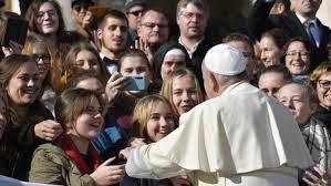 “Quien lastima a una mujer profana a Dios”, dijo el Papa Francisco en la misa de Año Nuevo