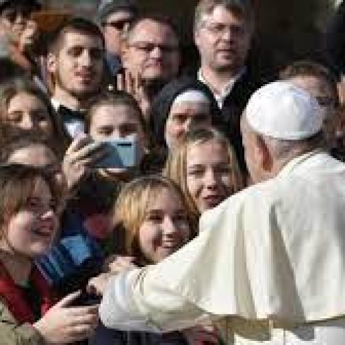 “Quien lastima a una mujer profana a Dios”, dijo el Papa Francisco en la misa de Año Nuevo
